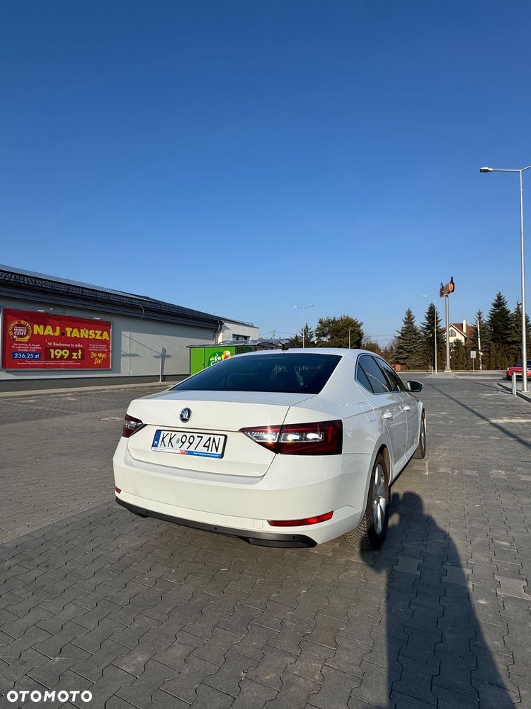 Skoda Superb 1.6 TDI Ambition DSG - 8