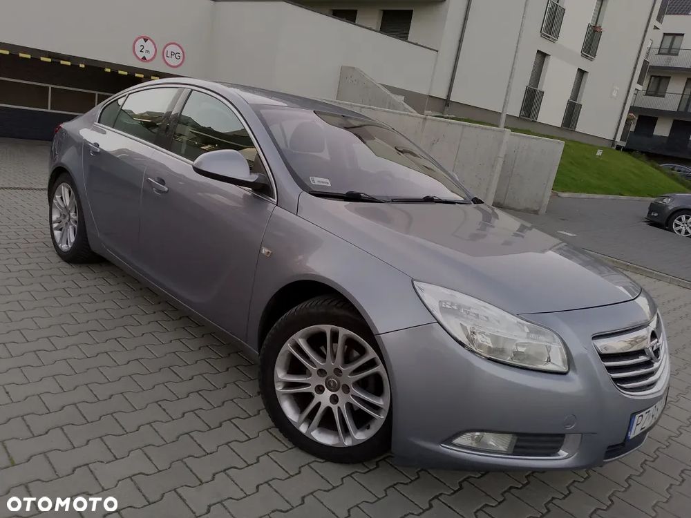 Opel Insignia 1.8 Design Edition - 1