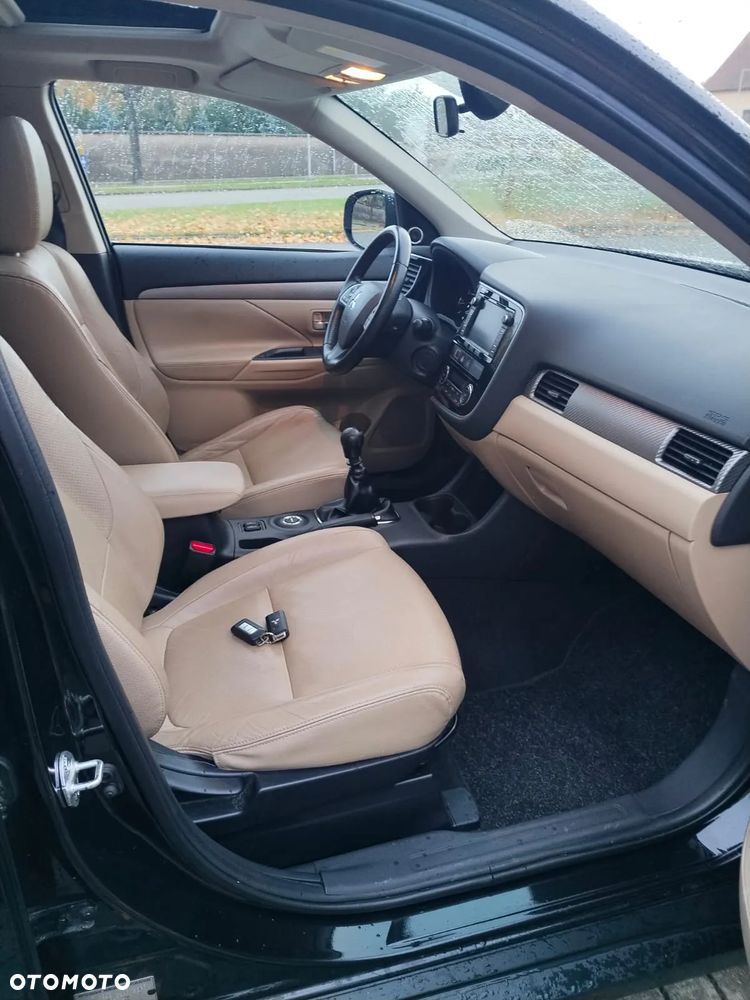 Mitsubishi Outlander 2.2 DID Instyle Navi - 15