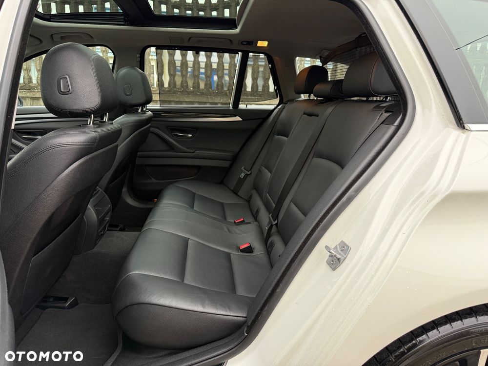 BMW Seria 5 525d - 26
