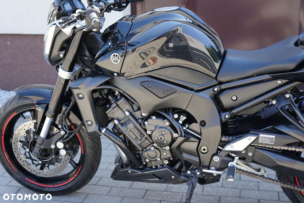 Yamaha FZ - 28