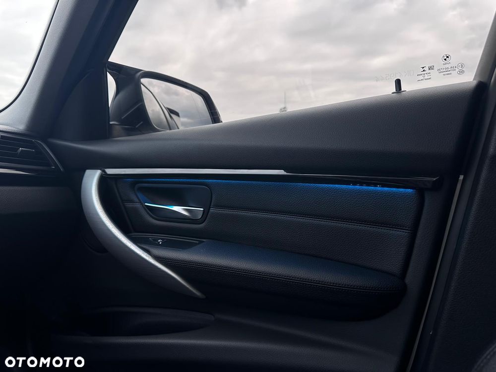BMW Seria 3 330e iPerformance Sport Line - 12