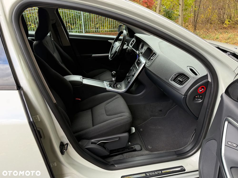 Volvo V60 D3 Momentum - 31