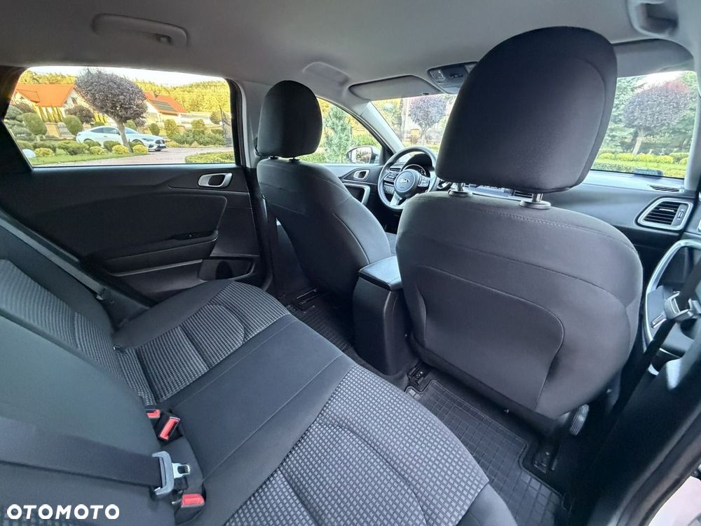 Kia Ceed - 32