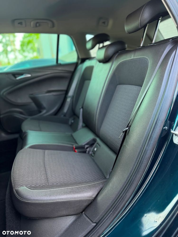 Opel Astra 1.4 Turbo Start/Stop Business - 32