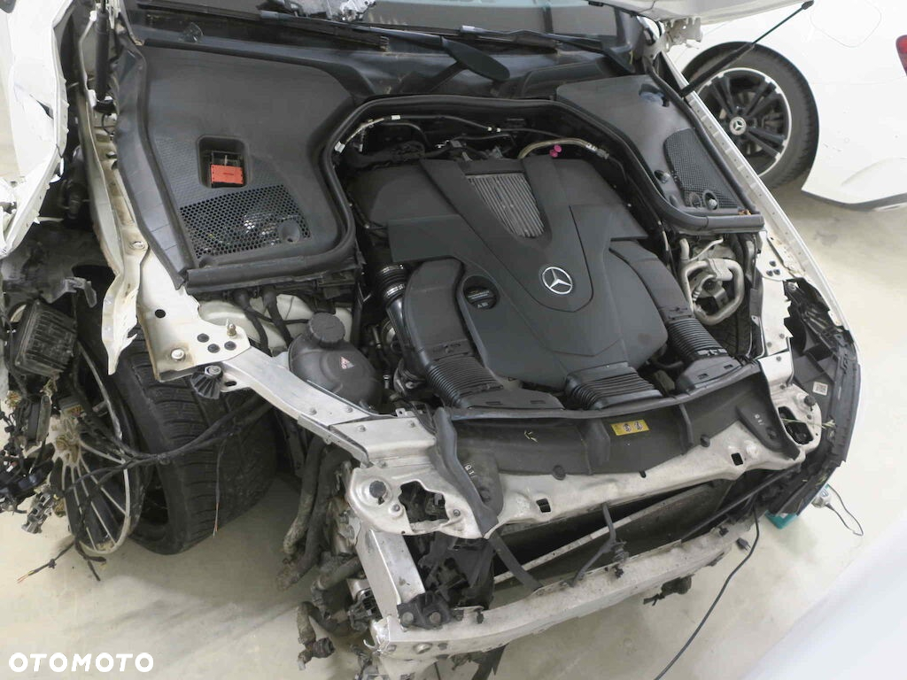 Mercedes-Benz Klasa E 400 4Matic Coupe 9G-TRONIC AMG Line - 14