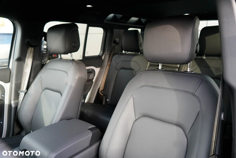 Land Rover Defender 3.0 D350 mHEV X-Dynamic HSE - 30