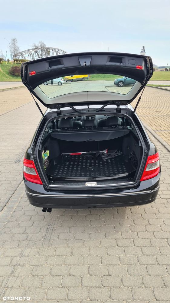 Mercedes-Benz Klasa C 180 CGI Automatik BlueEFFICIENCY Avantgarde - 6