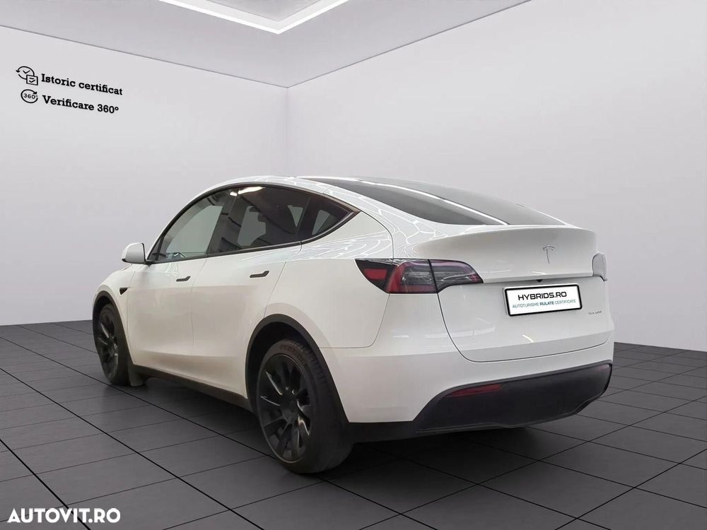Tesla Model Y - 5