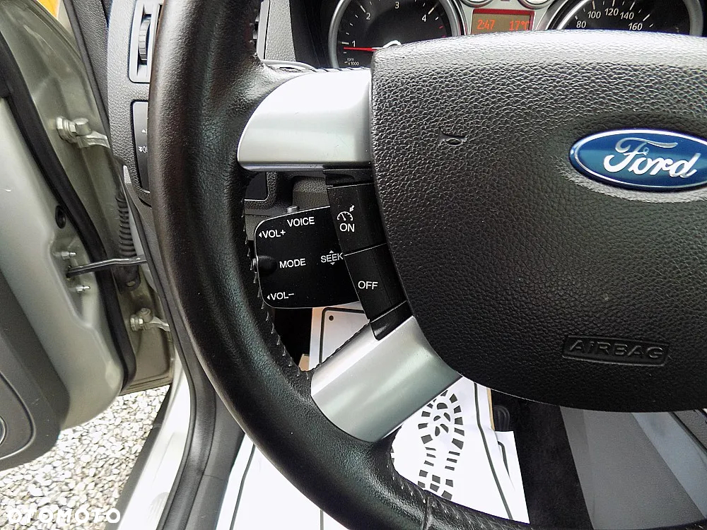 Ford Kuga 2.0 TDCi 2x4 Titanium - 13