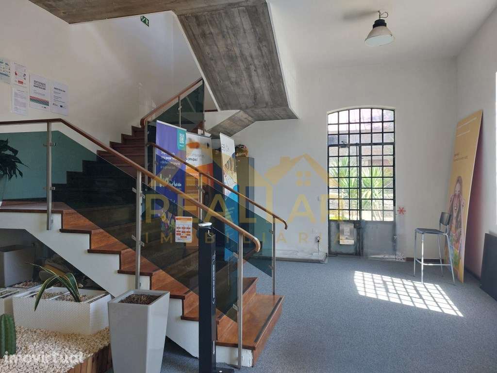 Escritório com 1.050m2 junto ao metro em Vila do Conde - Grande imagem: 4/25