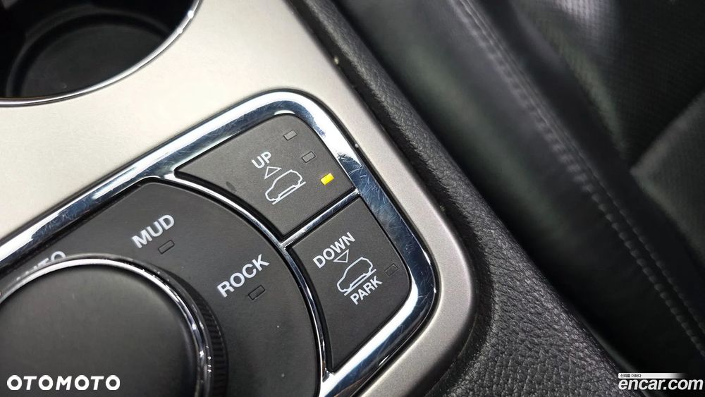 Jeep Grand Cherokee - 33