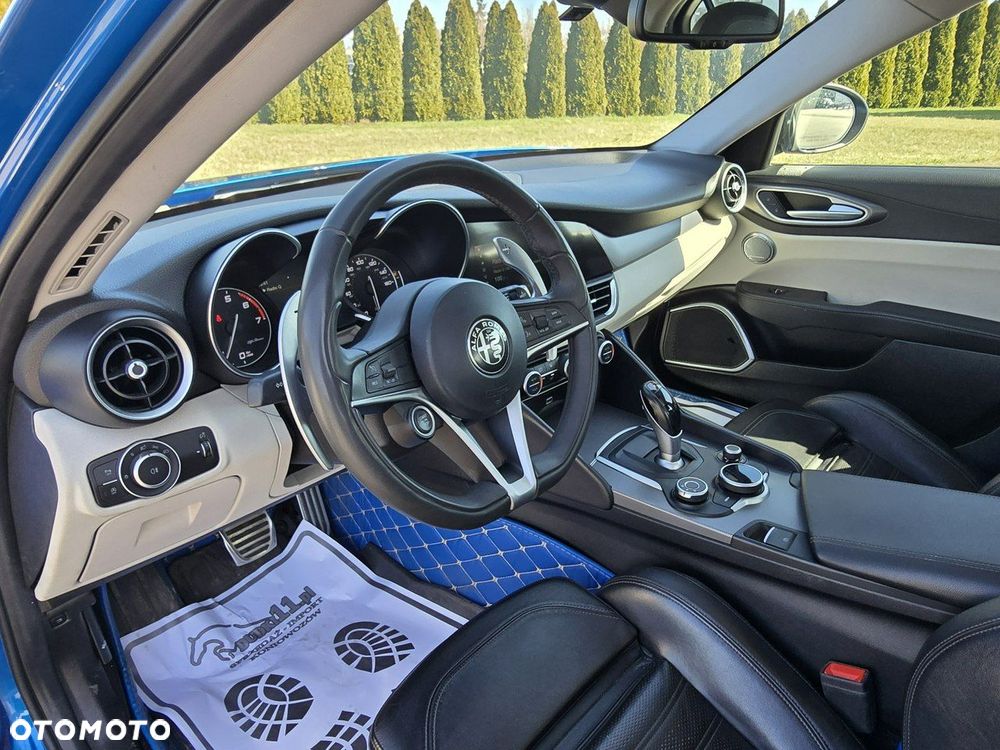 Alfa Romeo Giulia - 17