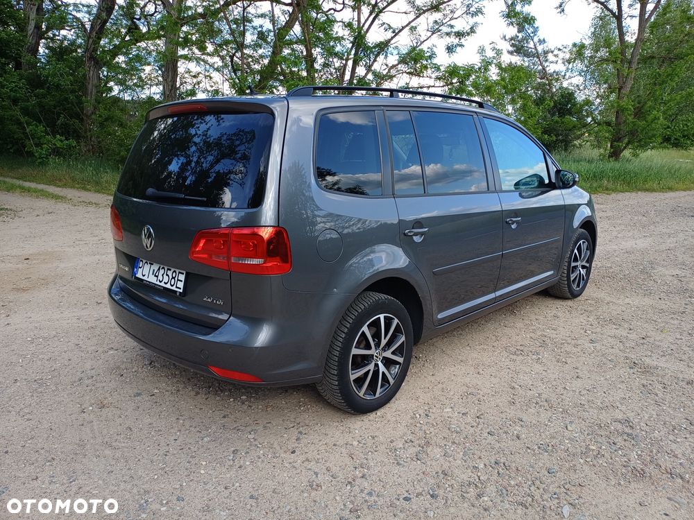 Volkswagen Touran 2011 photo 3