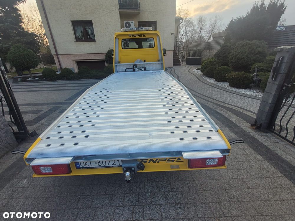 Mercedes-Benz Sprinter - 13