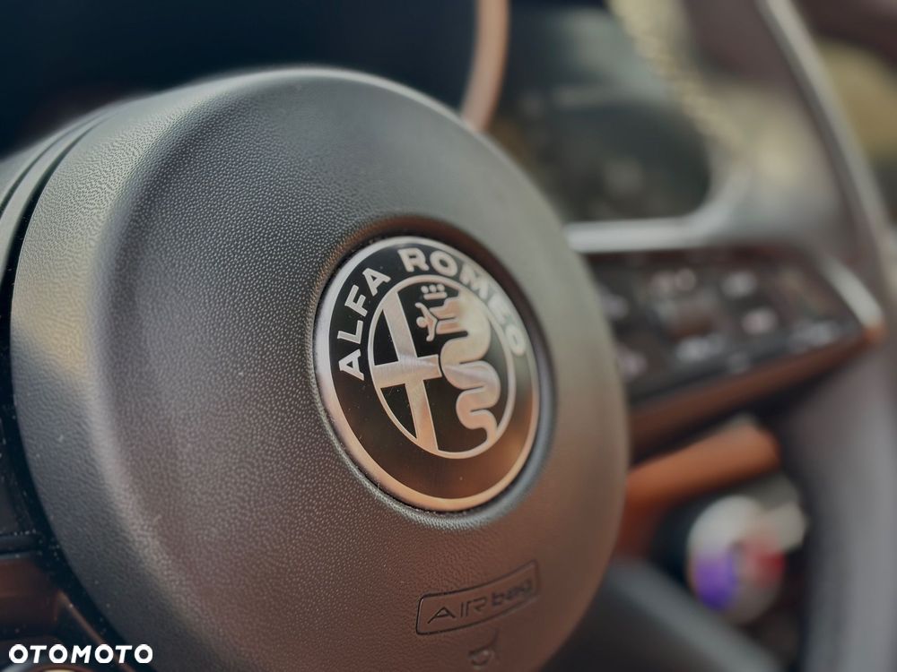 Alfa Romeo Giulia 2.0 Turbo 16V AT8-Q4 Ti - 11