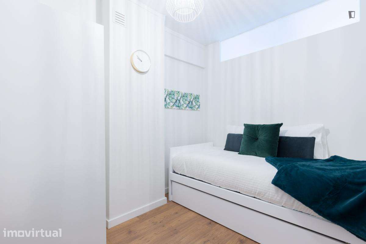 Quarto - localizado em Senhora da Hora Porto - Grande imagem: 2/19