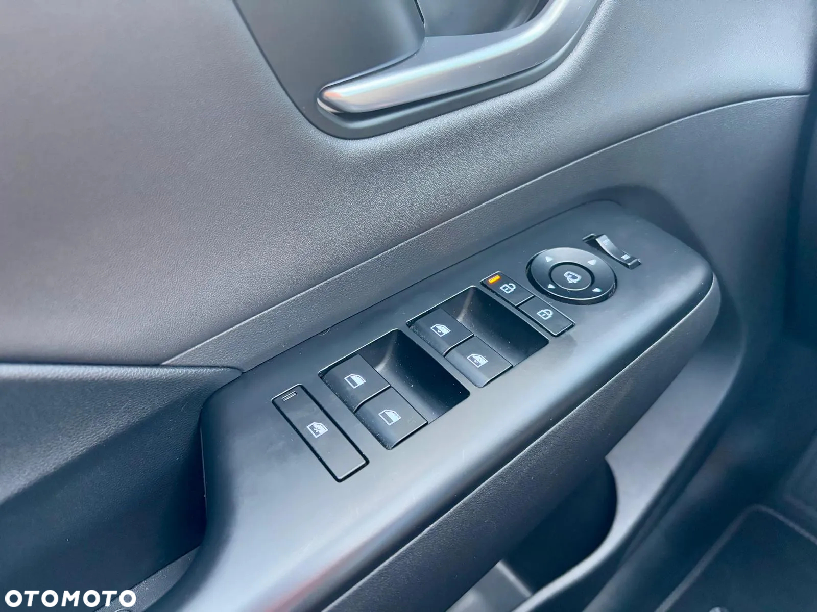 Hyundai Kona Electric 65kWh Executive - 14