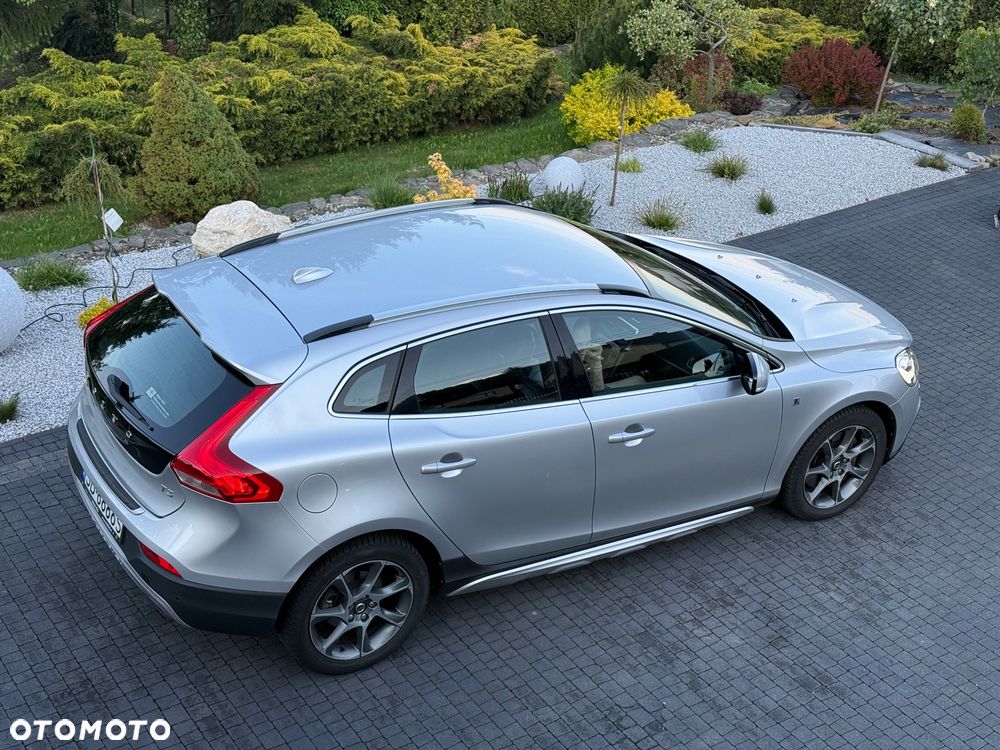 Volvo V40 Cross Country T3 Drive-E Ocean Race - 2