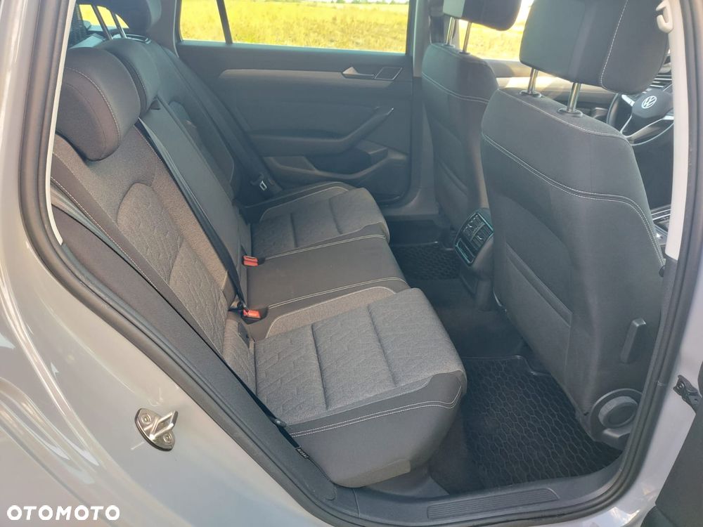 Volkswagen Passat 2.0 TDI SCR DSG Business - 23