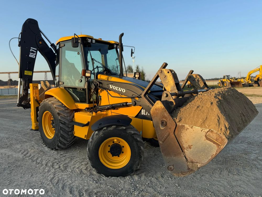 Volvo BL71 - 8