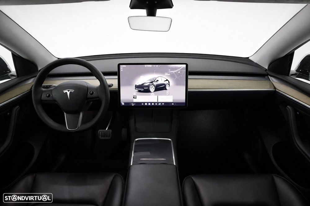 Tesla Model Y Standard RWD - 28