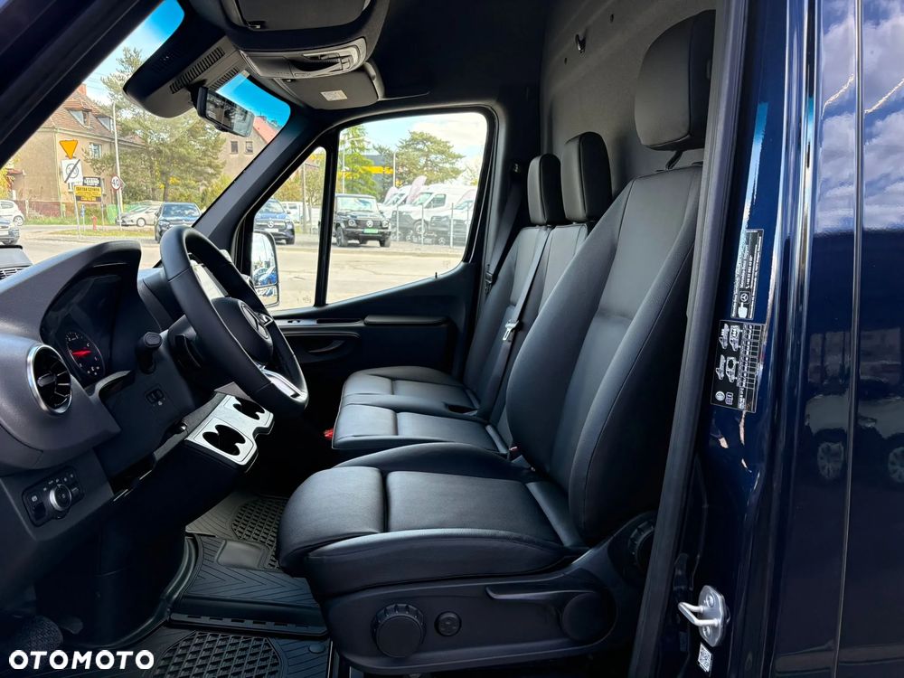 Mercedes-Benz Sprinter - 12