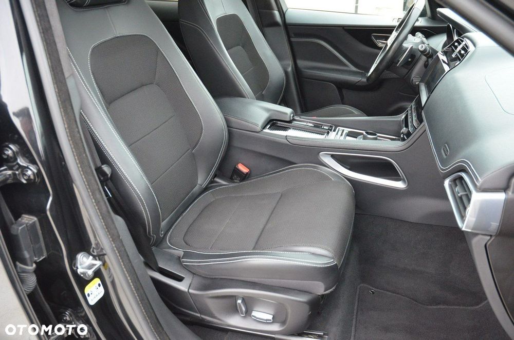 Jaguar F-Pace 2.0 i4P AWD R-Sport - 31