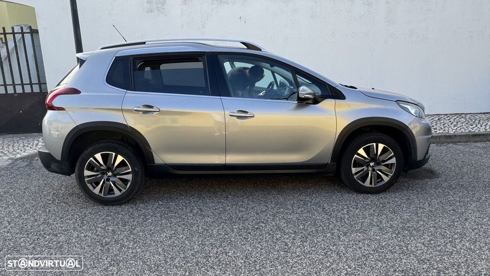 Peugeot 2008 1.2 PureTech Allure EAT6 - 4