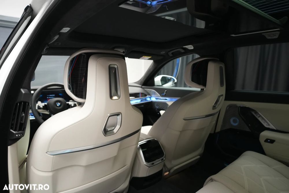 BMW Seria 7 740d xDrive MHEV - 24