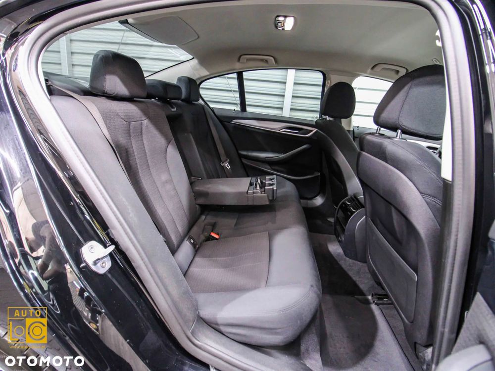 BMW Seria 5 518d - 11