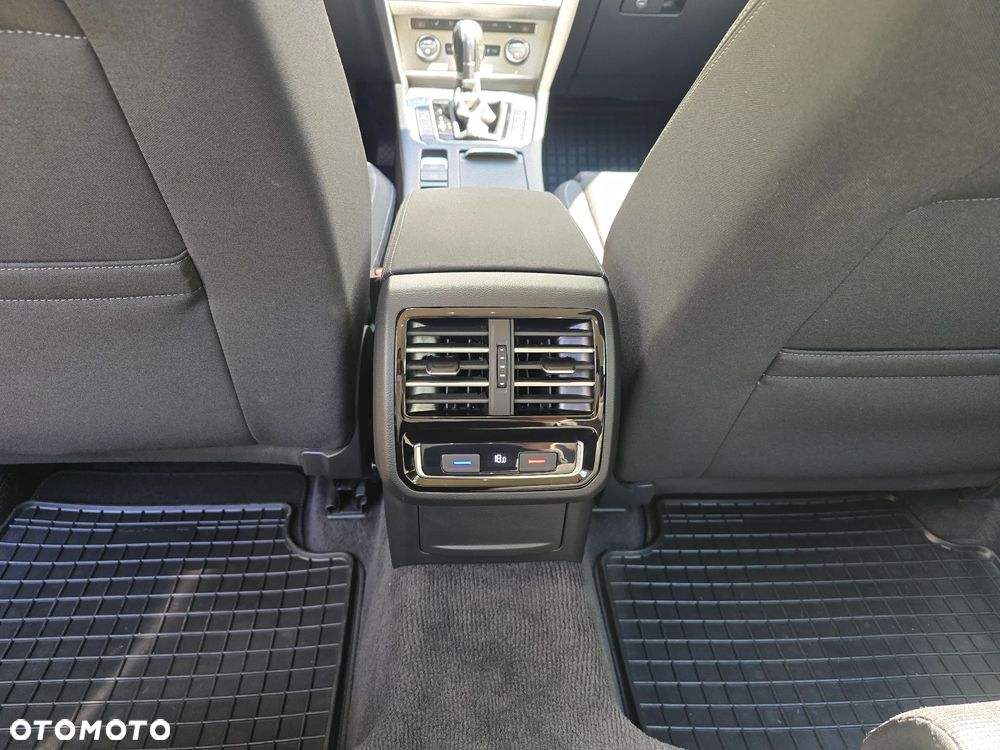 Volkswagen Passat 2.0 TDI (BlueMotion Technology) DSG Comfortline - 9
