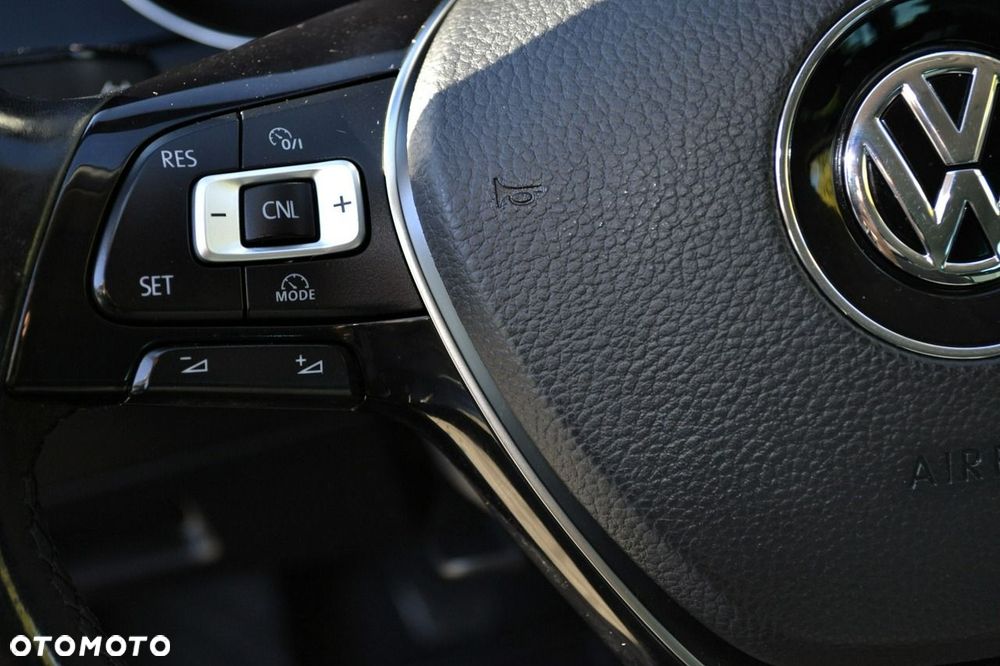 Volkswagen Passat - 29