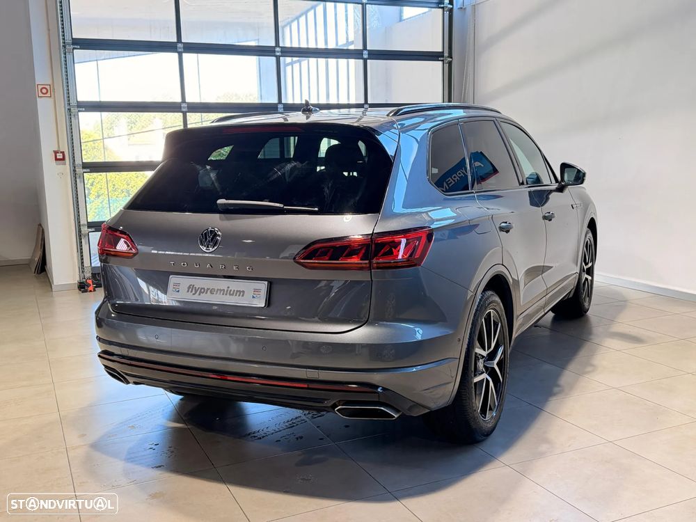 VW Touareg 3.0 TDI V6 R-Line - 6