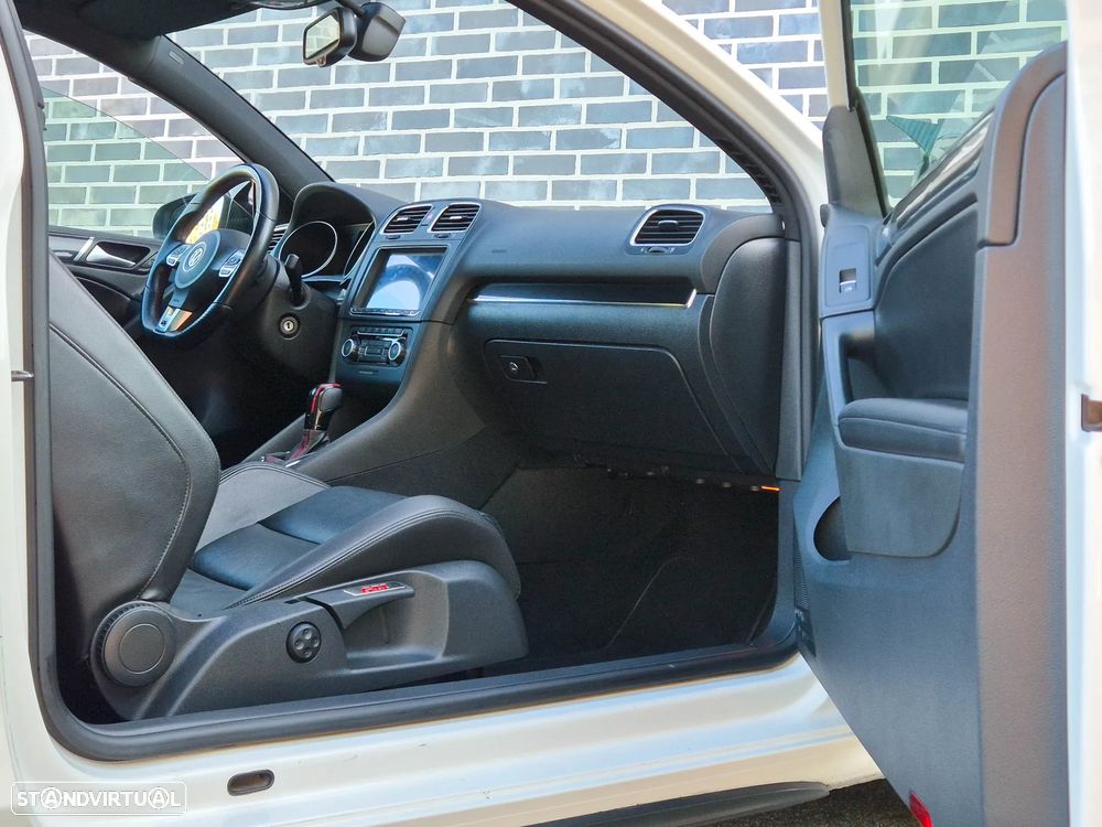 VW Golf 2.0 GTI DSG - 32
