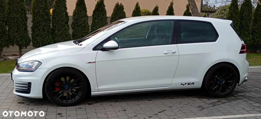 Volkswagen Golf - 6