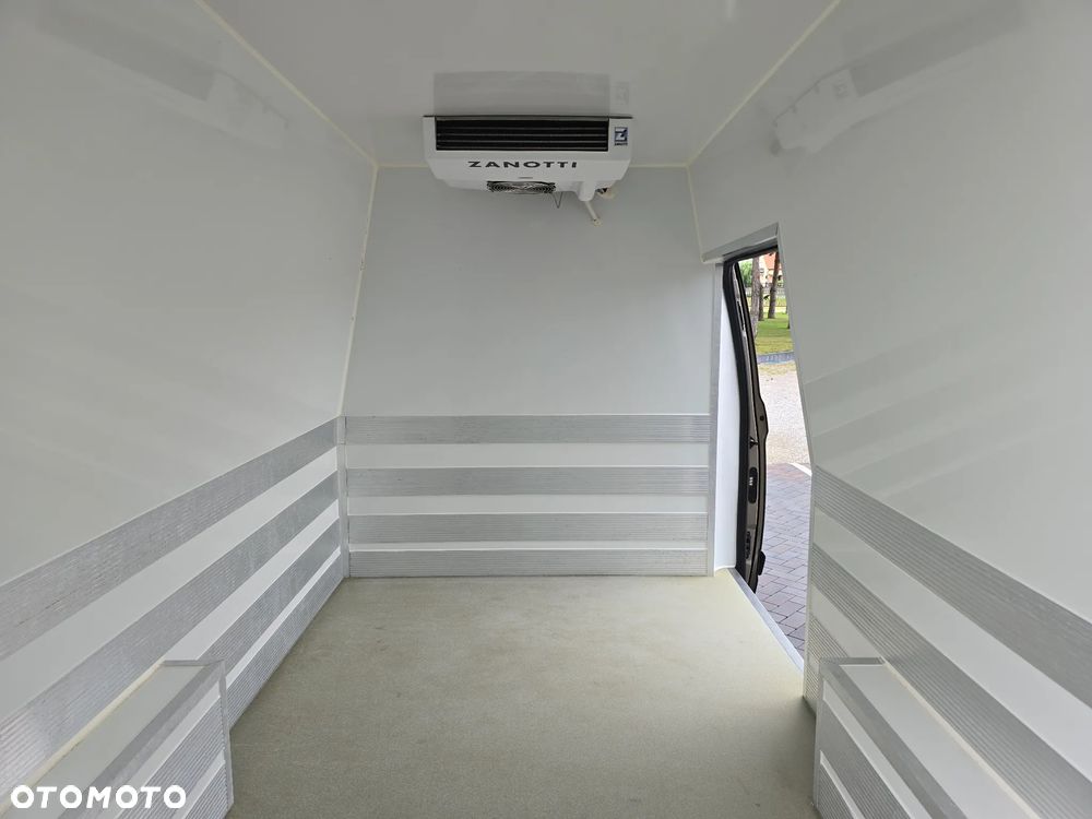 Ford TRANSIT CUSTOM CHŁODNIA +FUNKCJA GRZANIA + PODŁONCZENIE NA POSTOJU 230V  MODEL L2H2 340L-170 AUTOMAT 48 Tyś km SERWIS ASO FORD DO OSTATNIEGO Km SALON POLSKA BOGATA OPCJA WYPOSAŻENIA AUTOMAT KAMERA COFANIA + CZUJNIKI COFANIA LEDY METALIK ASYSTENTY KIEROWCY - 18