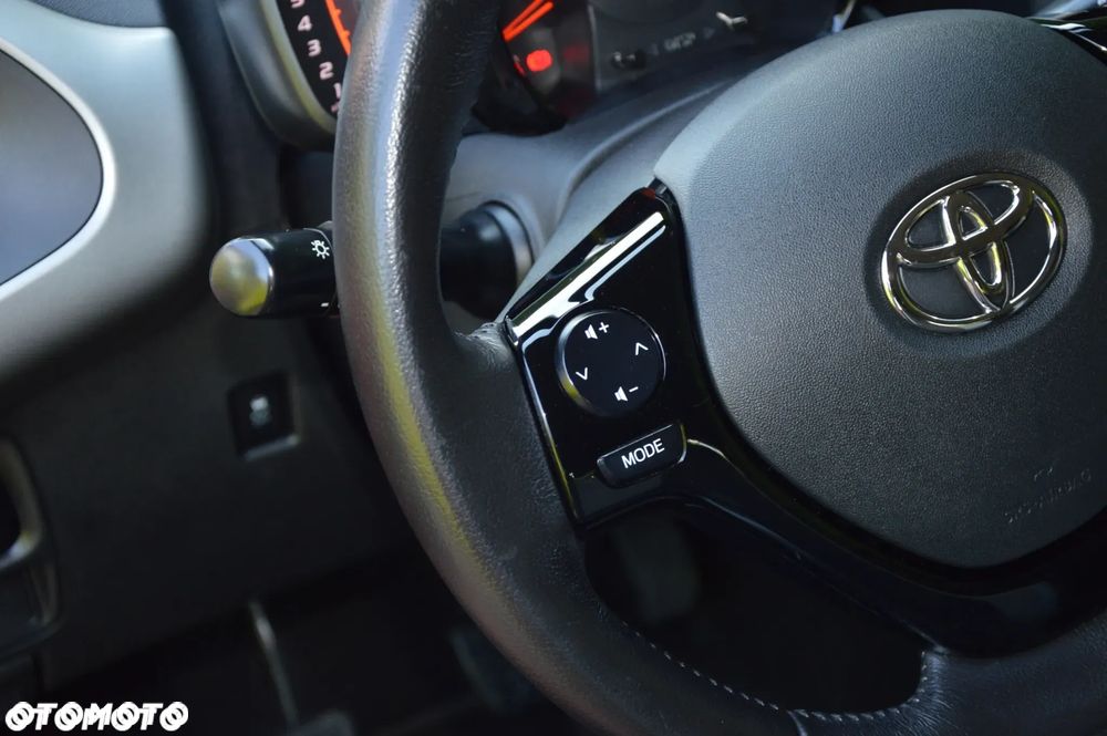 Toyota Aygo x-play touch - 16