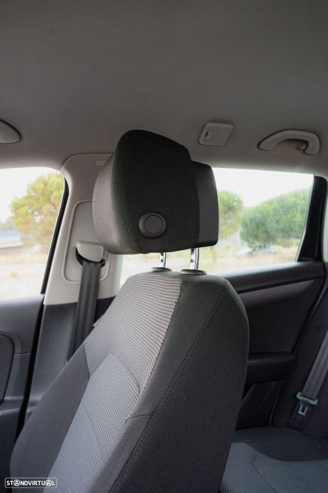 VW Passat 1.6 TDI Confortline BM - 47