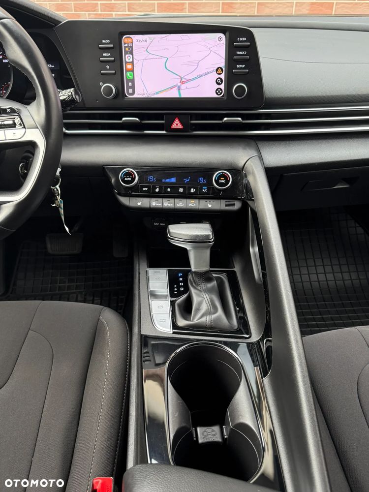 Hyundai Elantra 1.6 Smart CVT - 29
