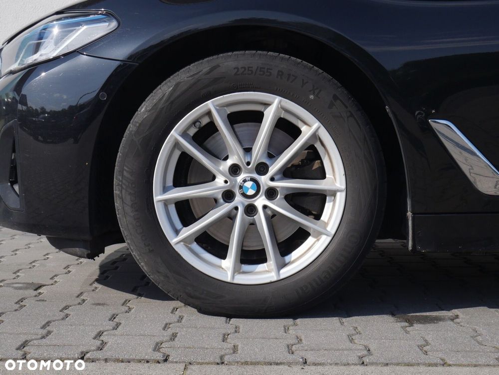 BMW Seria 5 520d xDrive mHEV - 29