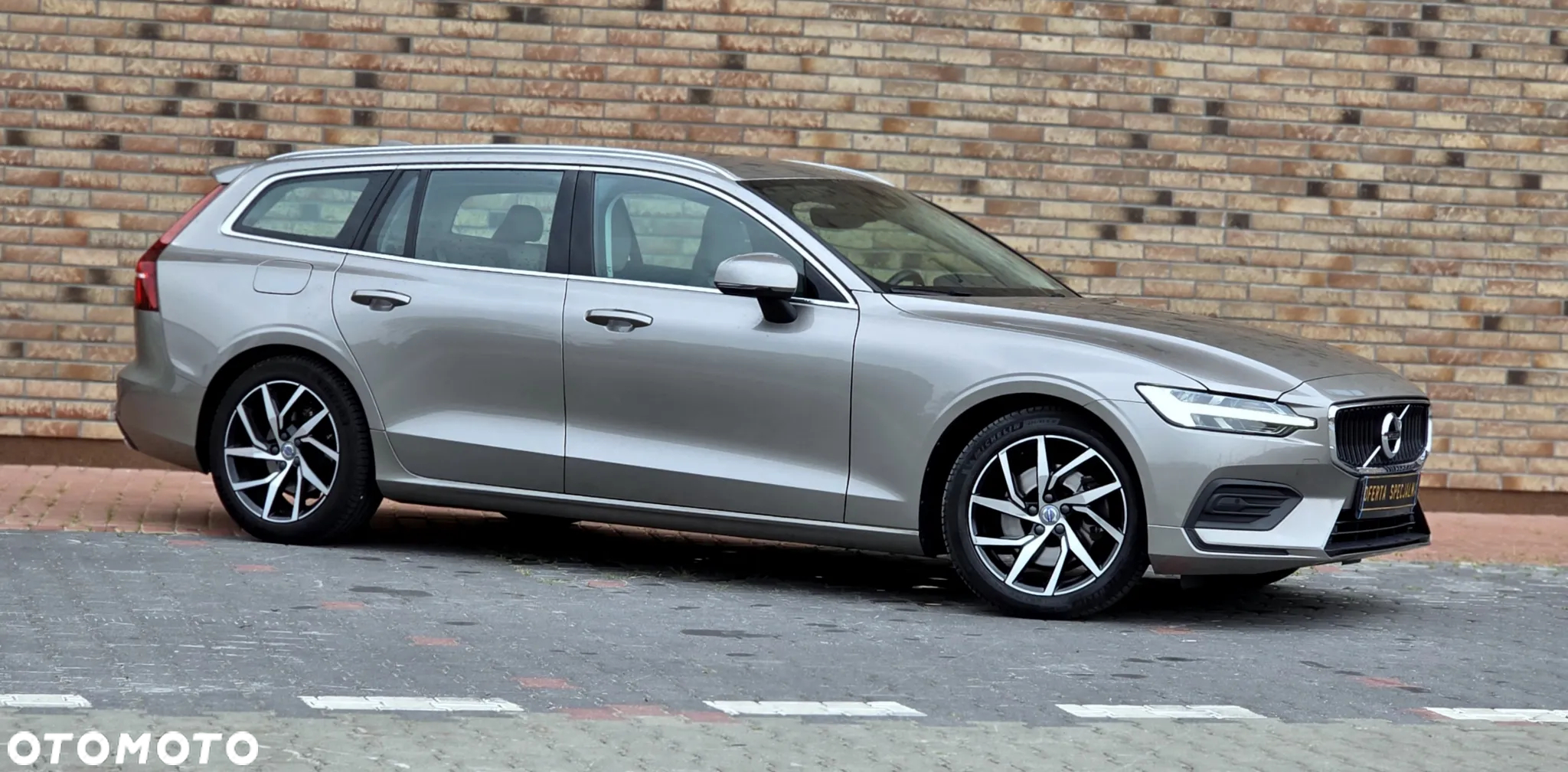 Volvo V60 T4 Momentum Pro - 31