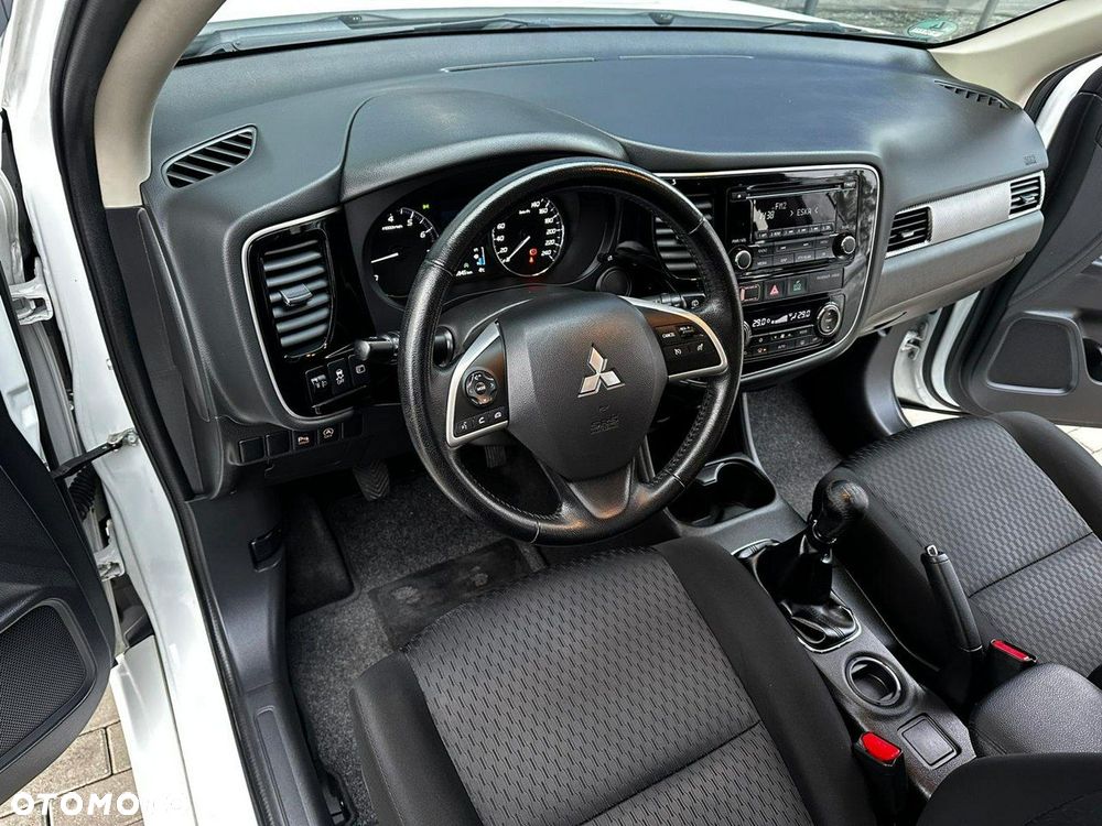 Mitsubishi Outlander 2.0 2WD Invite - 10