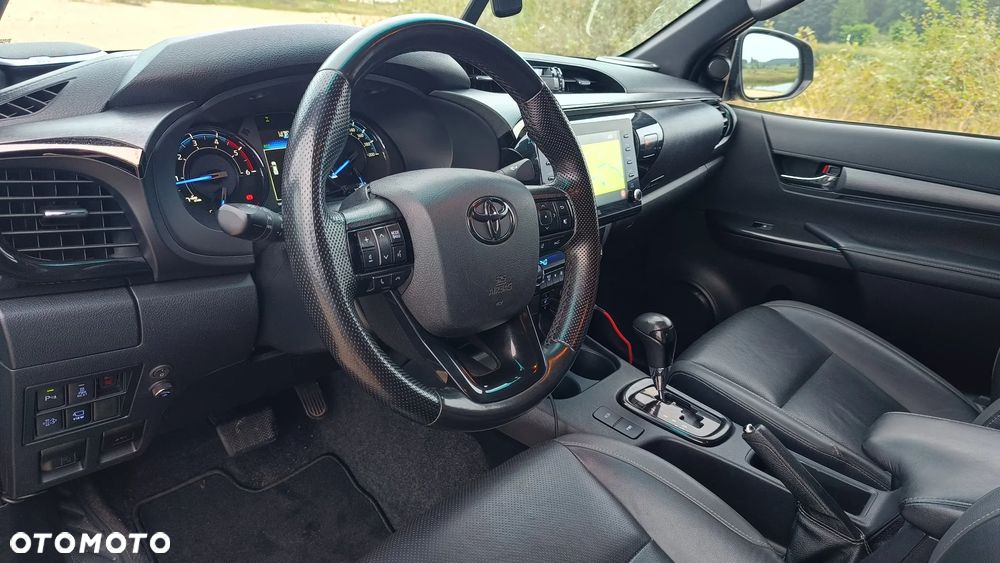 Toyota Hilux 2.8 D-4D Double Cab Invincible Sport 4x4 - 24