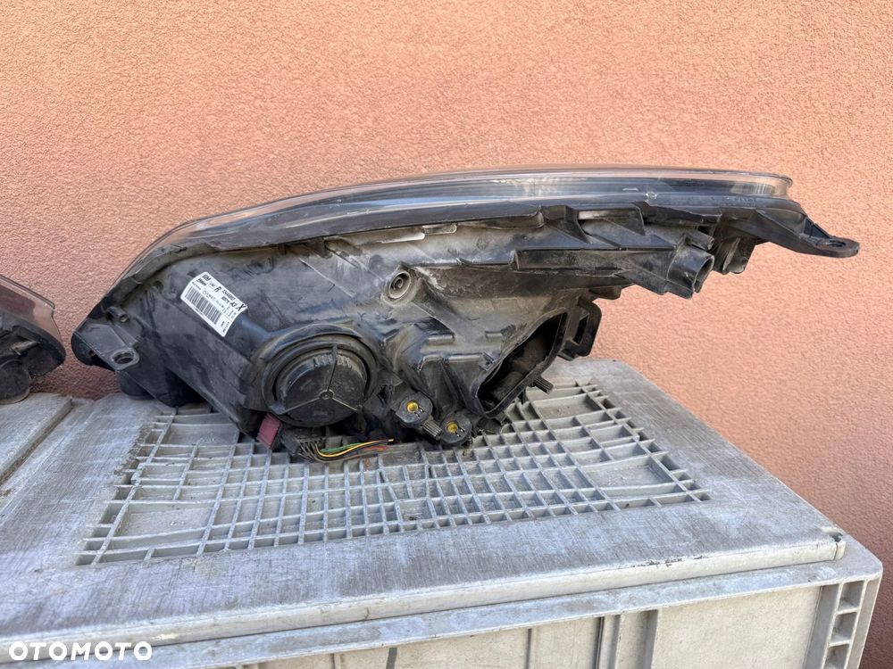 Lampa przednia OPEL CORSA D LIFT CIEMNE KOMPLET EUROPA VALEO ŁADNE Z 1 AUTA - 6