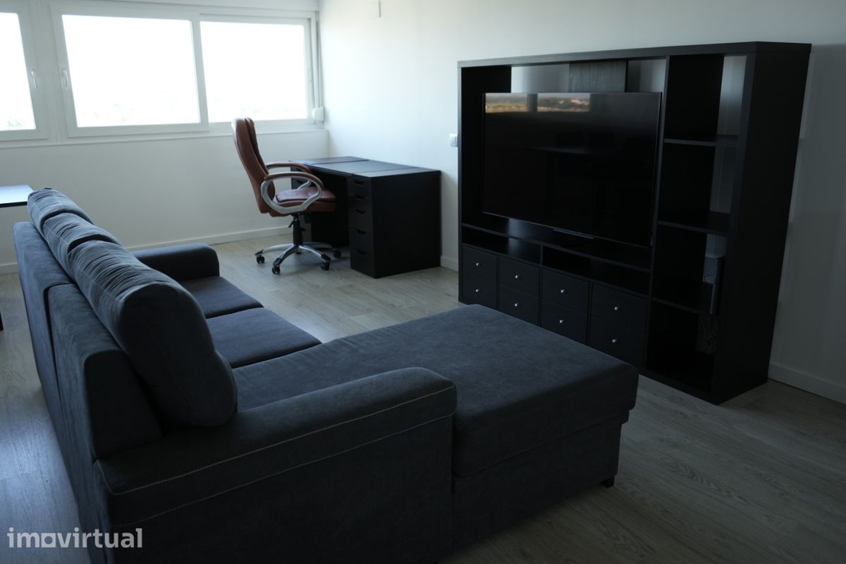 Apartamento T0 renovado e mobilado perto da Estação de Corroios