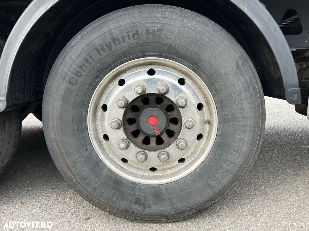 Alta Peischl, Walking floor, 2022, Jante Al, podea 10mm, factura externa - 19