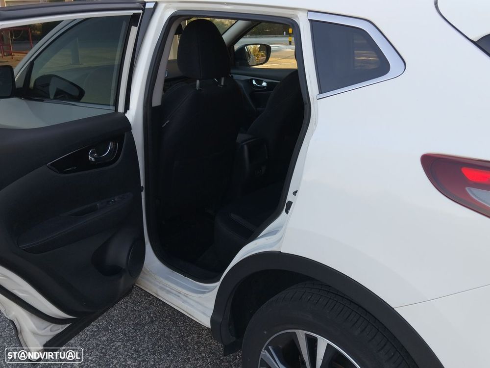 Nissan Qashqai 1.5 dCi N-Connecta J17 DCT - 11