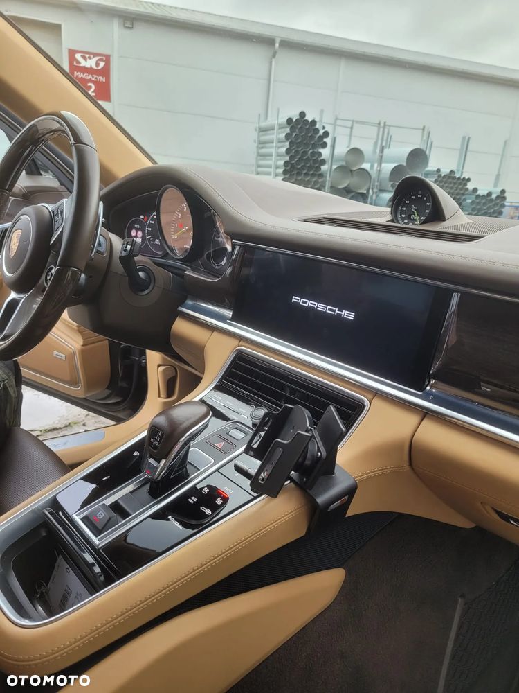 Porsche Panamera 4 E-Hybrid Platinum Edition - 11