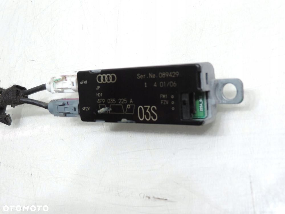WZMACNIACZ ANTENY AUDI A6 C6 4F9035225A - 2